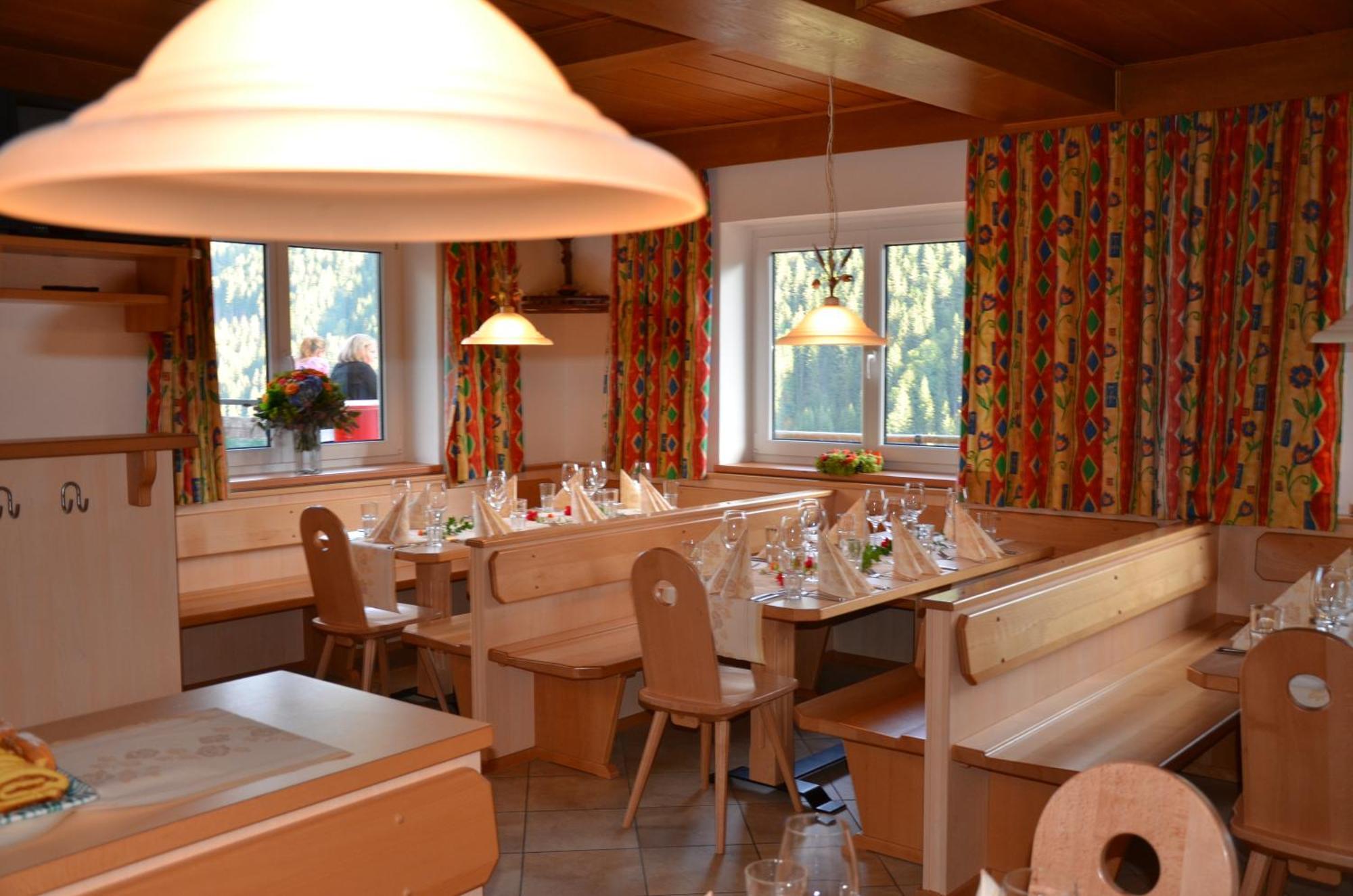 In-ski Out - Gaestehaeuser - Wallegghof Christianhof Hostel