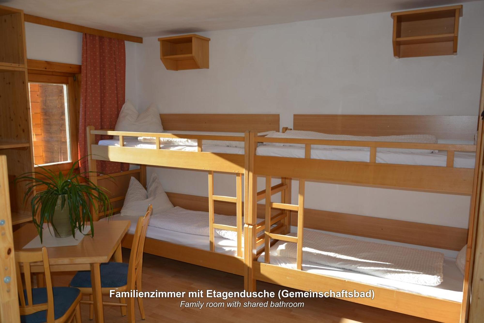 In-ski Out - Gaestehaeuser - Wallegghof Christianhof Hostel