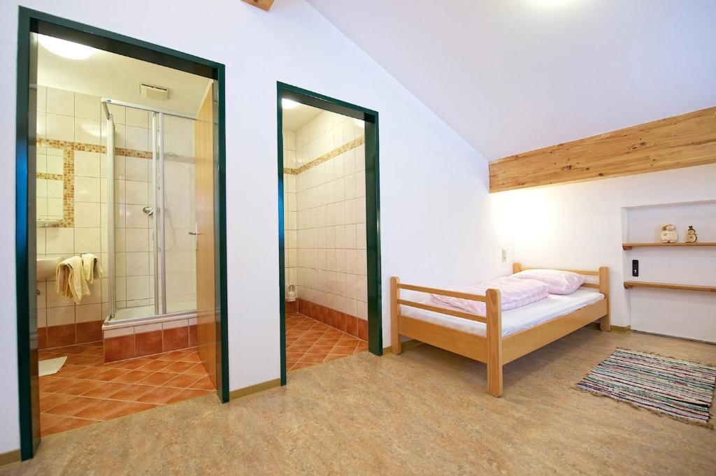 In-ski Out - Gaestehaeuser - Wallegghof Christianhof Hostel *